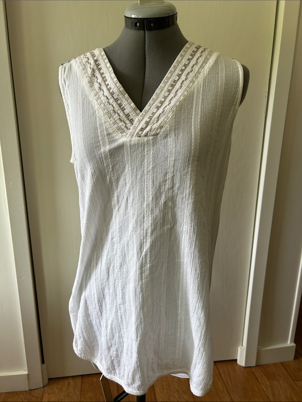 Prana White V-Neck Sleeveless Embroidered Tank 100% Cotton